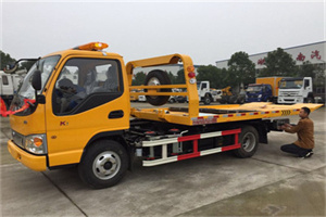 柳河哪里有拖车服务