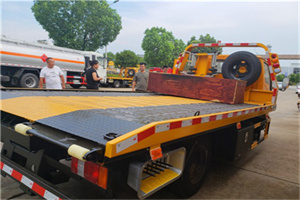 柳河附近拖车电话号码服务