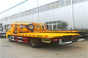 柳河附近拖车救援搭电